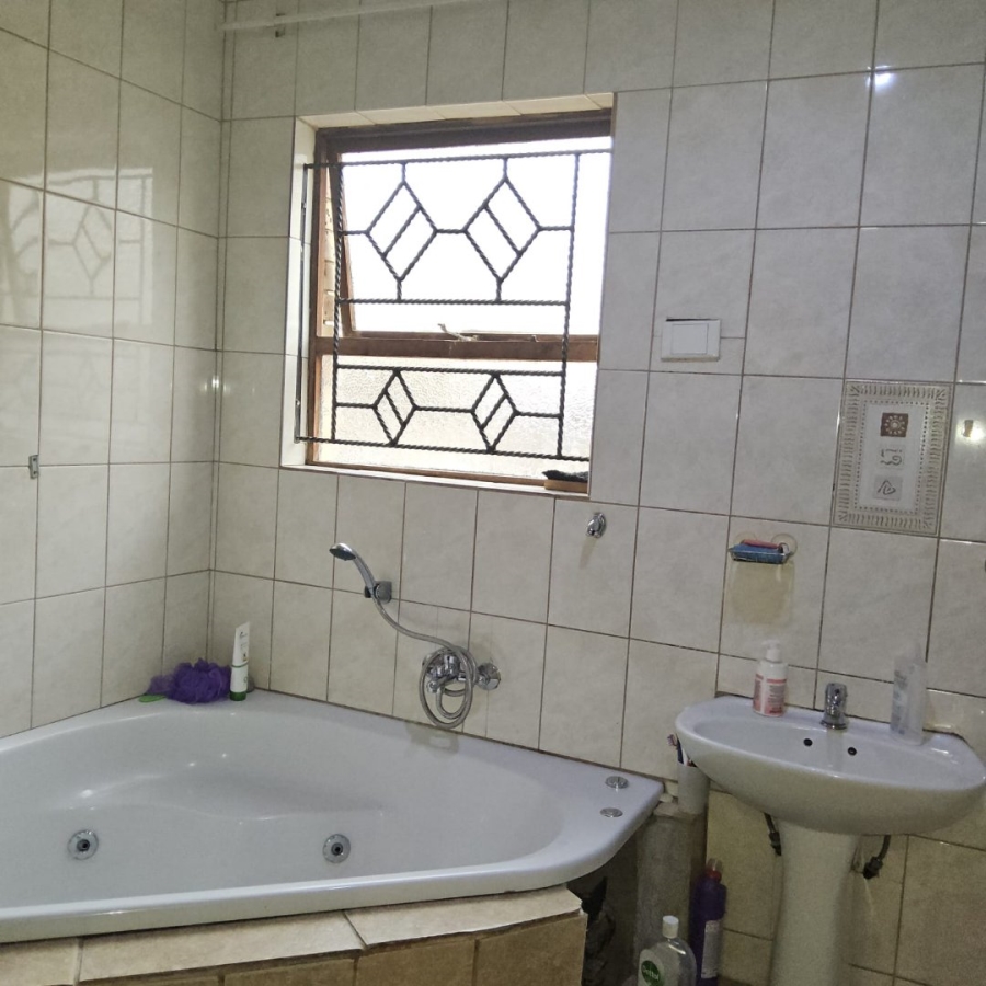 4 Bedroom Property for Sale in Grasslands Free State